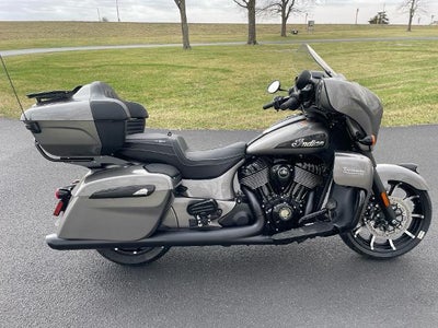 2025 Indian Motorcycle Roadmaster® Dark Horse® with PowerBand Audio Pac Base