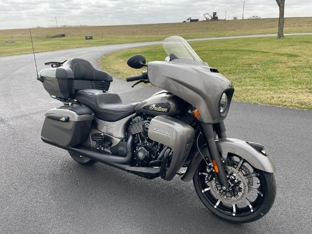 2025 Indian Motorcycle Roadmaster® Dark Horse® with PowerBand Audio Pac Base