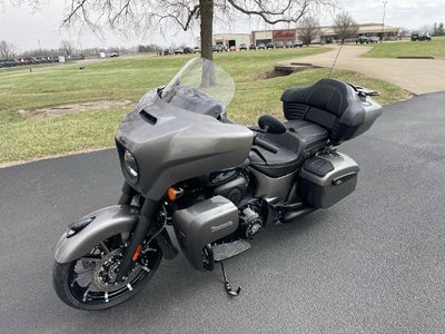 2025 Indian Motorcycle Roadmaster® Dark Horse® with PowerBand Audio Pac Base