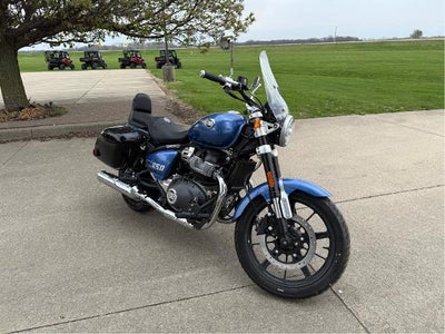 2024 Royal Enfield Super Meteor 650 Base