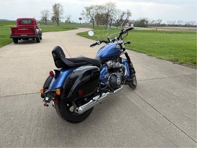 2024 Royal Enfield Super Meteor 650 Base