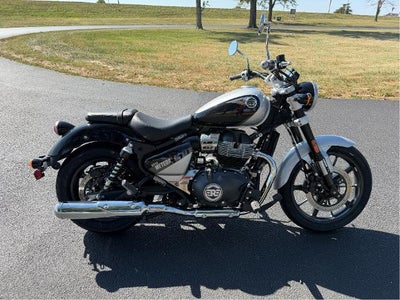 2024 Royal Enfield Super Meteor 650 Base