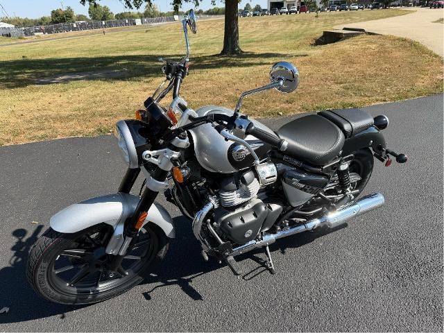 2024 Royal Enfield Super Meteor 650 Base